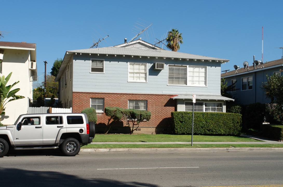 5824 Coldwater Canyon Ave in Valley Village, CA - Foto de edificio