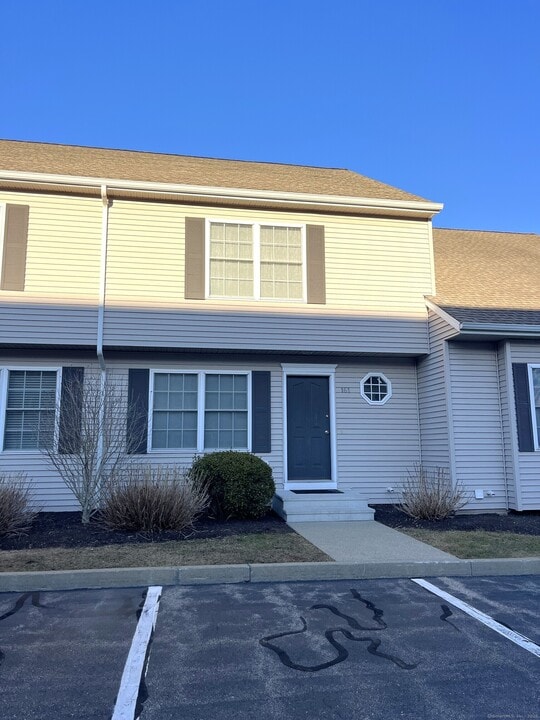 161 Briar Ln in Norwich, CT - Building Photo