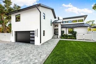 2500 Monterey St in Sarasota, FL - Building Photo