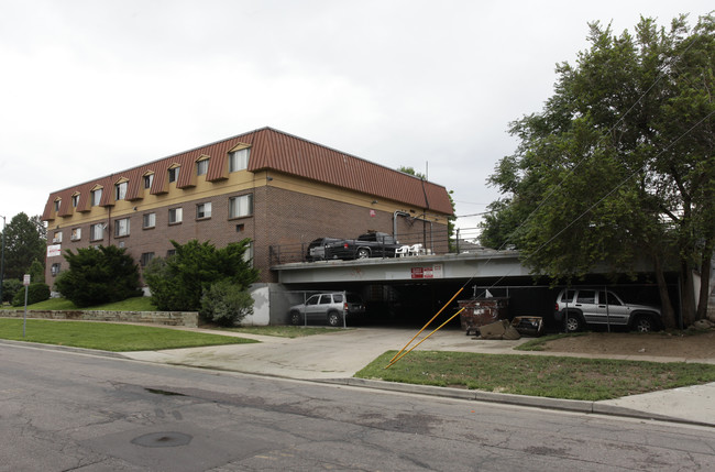 2700 Federal Blvd in Denver, CO - Foto de edificio - Building Photo