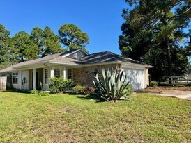 2052 Shadow Lake Dr in Gulf Breeze, FL - Building Photo
