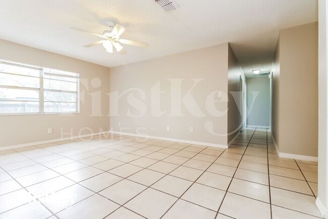 6816 N 47th St in Tampa, FL - Building Photo - Building Photo