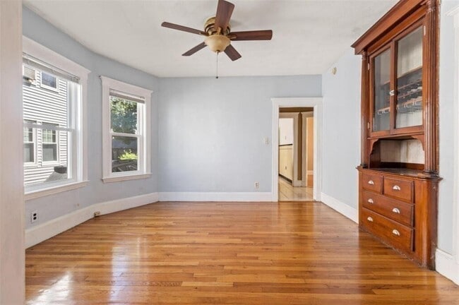 38 George St, Unit 2 in Medford, MA - Building Photo - Building Photo