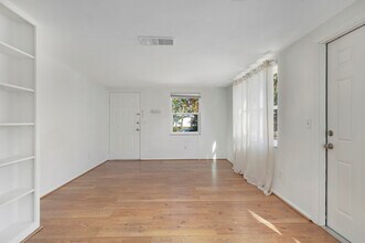 617 Lyndhurst St in Dunedin, FL - Building Photo - Building Photo