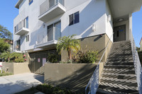 Clarington Apartments in Los Angeles, CA - Foto de edificio - Building Photo