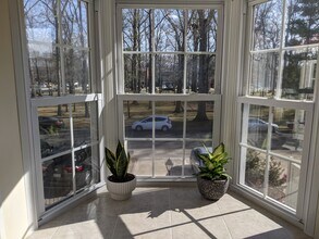 7913 Central Park Cir, Unit Master Bedroom in Alexandria, VA - Foto de edificio - Building Photo