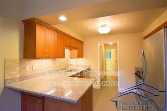 18922 NW Nelscott St in Portland, OR - Foto de edificio - Building Photo