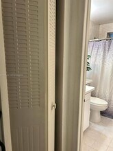 1560 W 46th St in Hialeah, FL - Building Photo - Building Photo