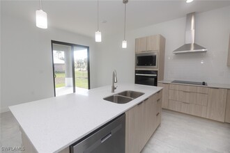 8030 Oakleaf Cir in La Belle, FL - Building Photo - Building Photo