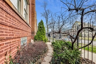 3330 W Hutchinson St in Chicago, IL - Building Photo - Building Photo