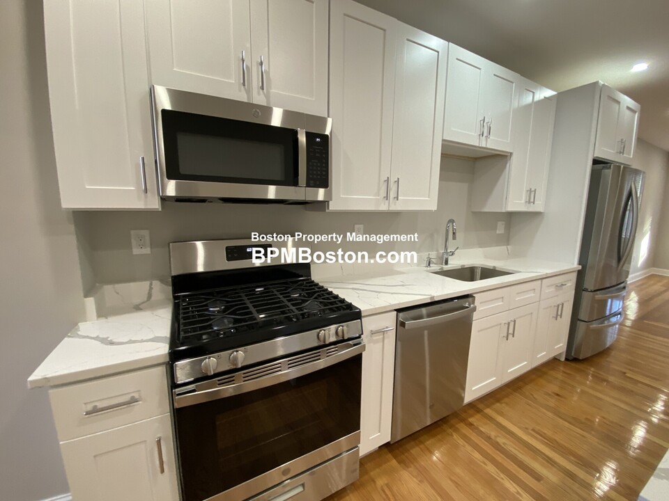 8 Kilsyth Rd, Unit 3 in Brookline, MA - Foto de edificio