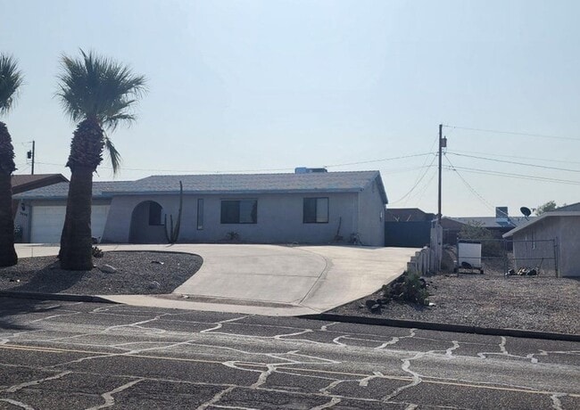 3098 McCulloch Blvd N in Lake Havasu City, AZ - Building Photo - Building Photo