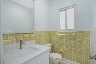 1845 Monroe St in Hollywood, FL - Foto de edificio - Building Photo