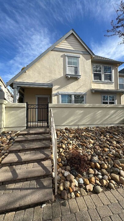 1668 Lone Oak Trail in Reno, NV - Building Photo