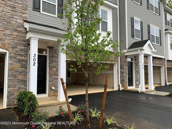 302 Arose Ln in Middletown, NJ - Building Photo - Building Photo
