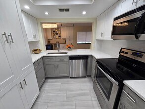 2718 Orchid Oaks Dr in Sarasota, FL - Building Photo - Building Photo