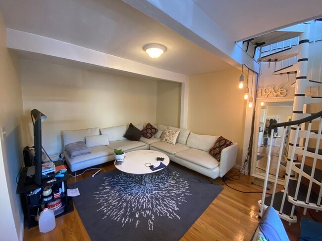 259 Beacon St in Somerville, MA - Foto de edificio - Building Photo