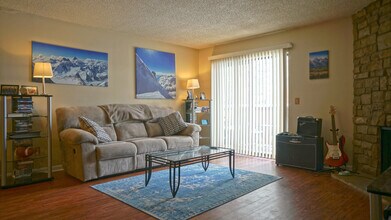 341 Wright St in Lakewood, CO - Building Photo - Building Photo