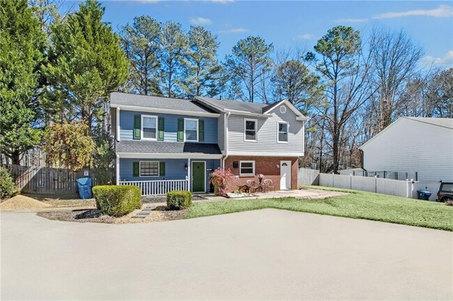 5061 Village Green Way in Alpharetta, GA - Building Photo - Building Photo