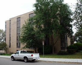 Grand at 36th in Des Moines, IA - Building Photo - Building Photo