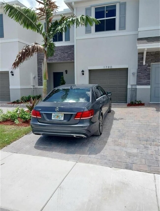 1790 SE 7th Ter in Florida City, FL - Building Photo - Building Photo