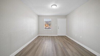 7810 Glass St in Houston, TX - Building Photo - Building Photo