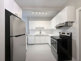 47 Ontario Ave in Hamilton, ON - Building Photo