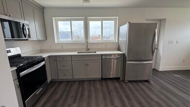 566 N Elberon Ave in Atlantic City, NJ - Foto de edificio - Building Photo