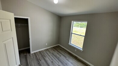 327 Lester Ave S in Lehigh Acres, FL - Building Photo - Building Photo