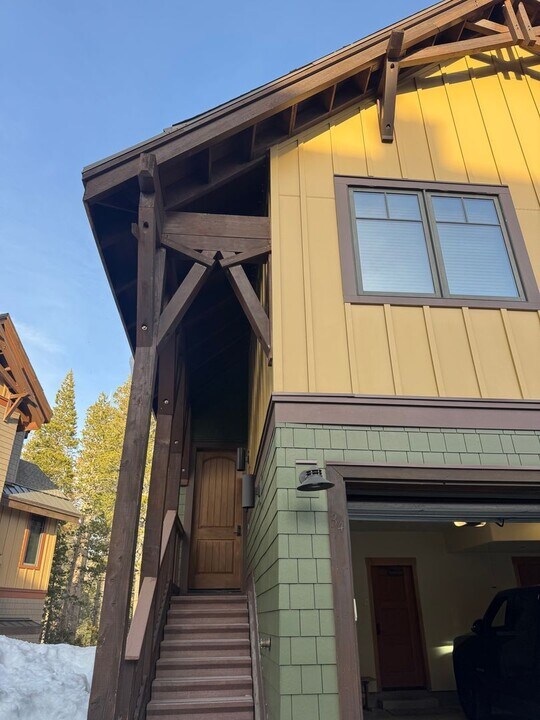 34 Bear Ct in Mammoth Lakes, CA - Building Photo