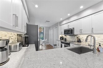8420 Naples Heritage Dr in Naples, FL - Foto de edificio - Building Photo