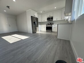 1145 S Holt Ave in Los Angeles, CA - Building Photo - Building Photo