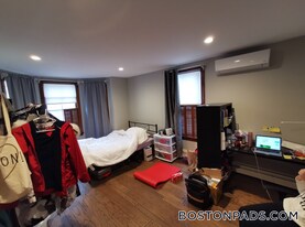 230 Brookline St in Cambridge, MA - Building Photo