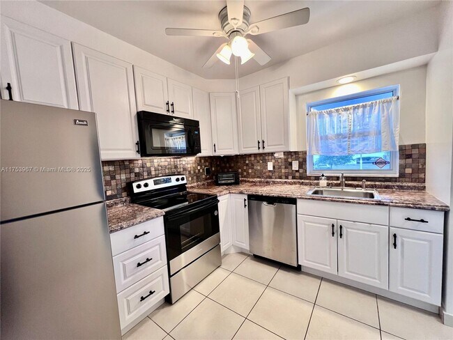 1400 NE 55th St in Fort Lauderdale, FL - Building Photo - Building Photo
