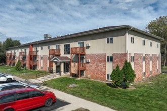 Four Seasons Apartments in Faribault, MN - Foto de edificio - Building Photo