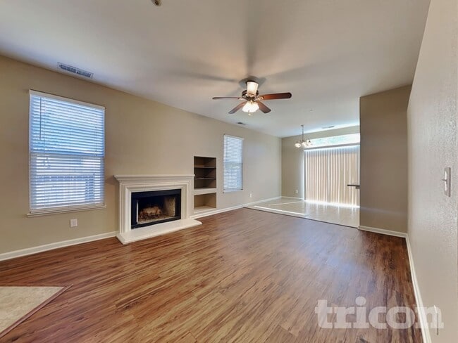 408 Falcon Dr in Woodland, CA - Building Photo - Building Photo