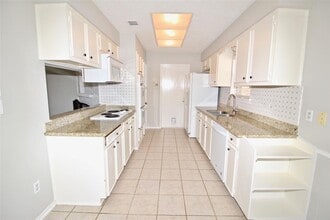 13511 Brook Hollow Dr in Sugar Land, TX - Building Photo - Building Photo