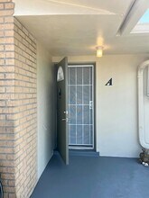 2551 Emory Dr W in West Palm Beach, FL - Foto de edificio - Building Photo