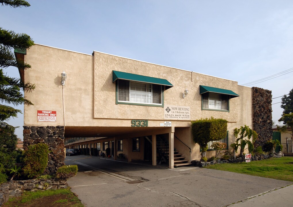 9331 Washburn Rd in Downey, CA - Building Photo