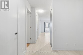 2220 Lake Shore Blvd W in Toronto, ON - Building Photo - Building Photo