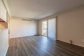 Flushing Valley Apartments in Flushing, MI - Building Photo - Interior Photo