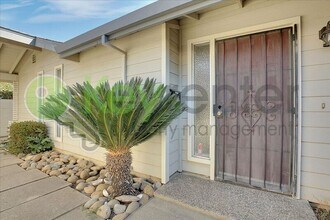 5636 Clark Ave in Carmichael, CA - Building Photo - Building Photo