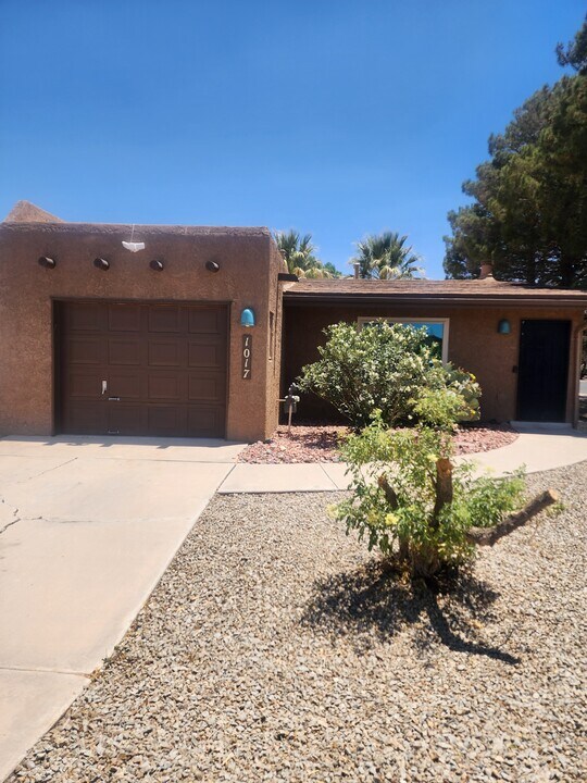 1017 Galvan Dr in Las Cruces, NM - Building Photo