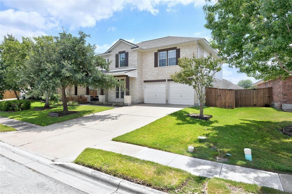 11613 Prince Phillip Way in Manor, TX - Foto de edificio