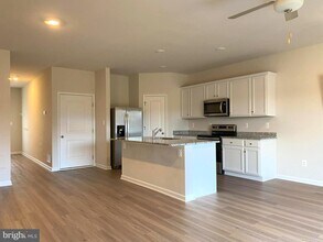 94 Paddington St in Falling Waters, WV - Building Photo - Building Photo