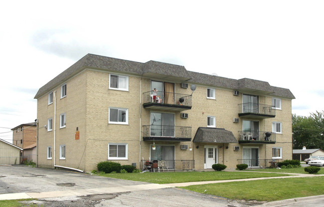 7839 S Rutherford Ave in Burbank, IL - Foto de edificio - Building Photo