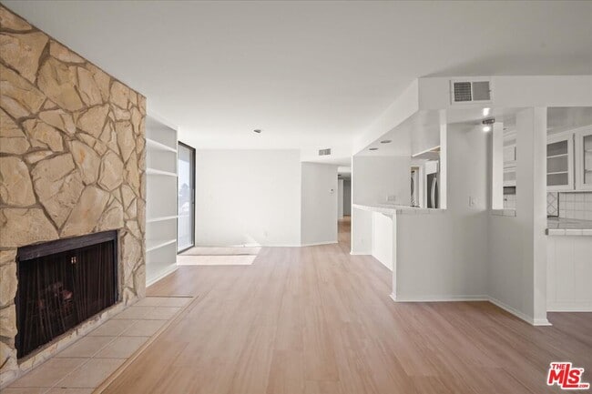 15480 Antioch St in Los Angeles, CA - Building Photo - Building Photo