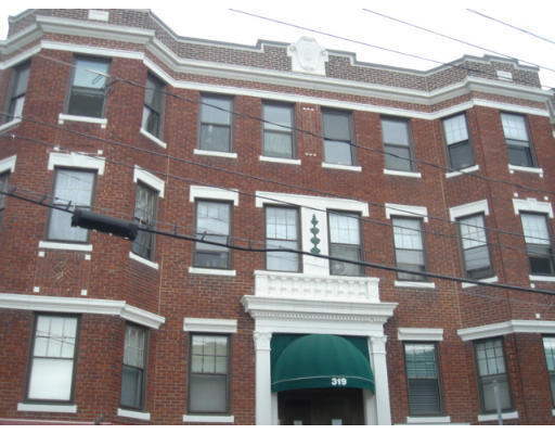 319 Allston St, Unit 4 in Boston, MA - Foto de edificio