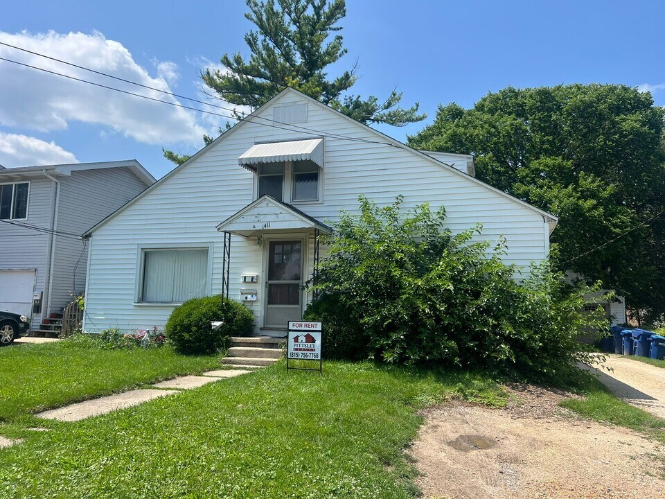 1411 N 14th St in Dekalb, IL - Building Photo