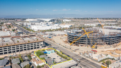 10205 S Prairie Ave in Inglewood, CA - Building Photo - Building Photo